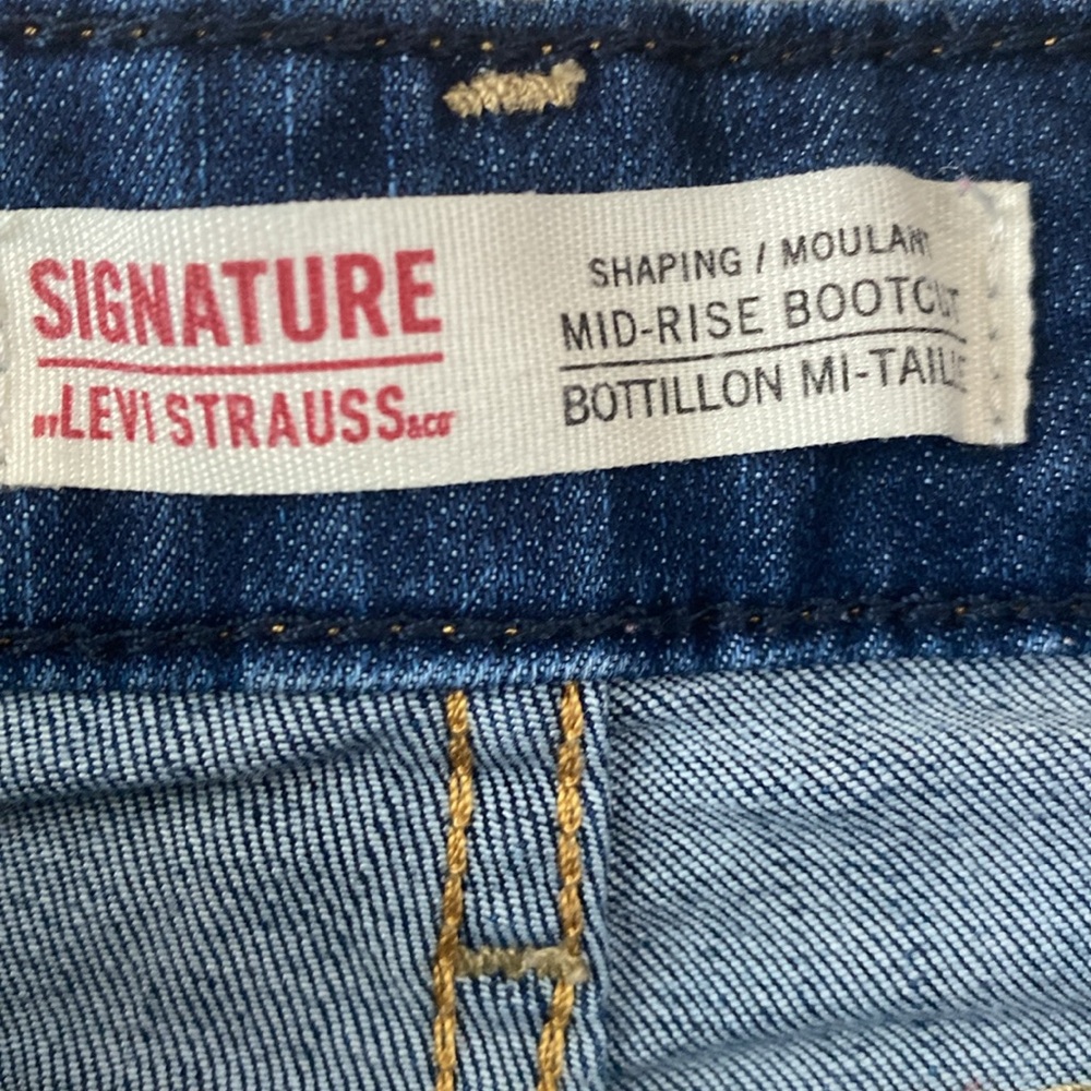 Levi’s Signature shaping mid rise bootcut size 34 - Picture 2 of 5